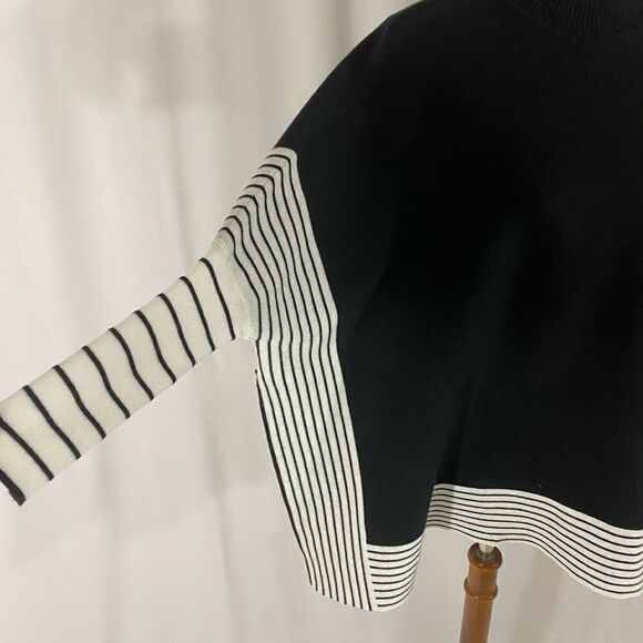 NWT Cross Tree Lane Sweater Poncho - Picture 3 of 6